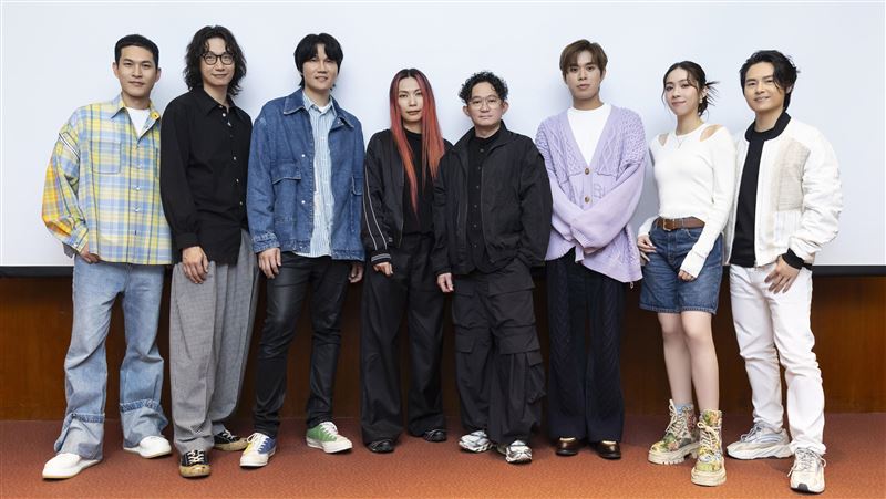 平安夜最療癒的應援!宇宙人、Tizzy Bac、告五人排除萬難齊聚彰基 用歌聲致敬第一線白衣天使。(圖/相信音樂提供)