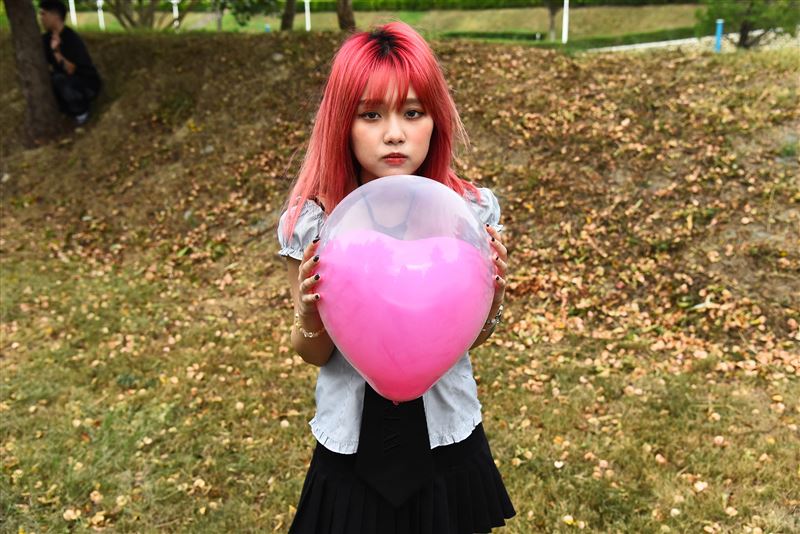 新生代唱作女聲林桉（Anzio）於年末接連推出兩首風格截然不同的新作。（圖／艾芮可公關提供）