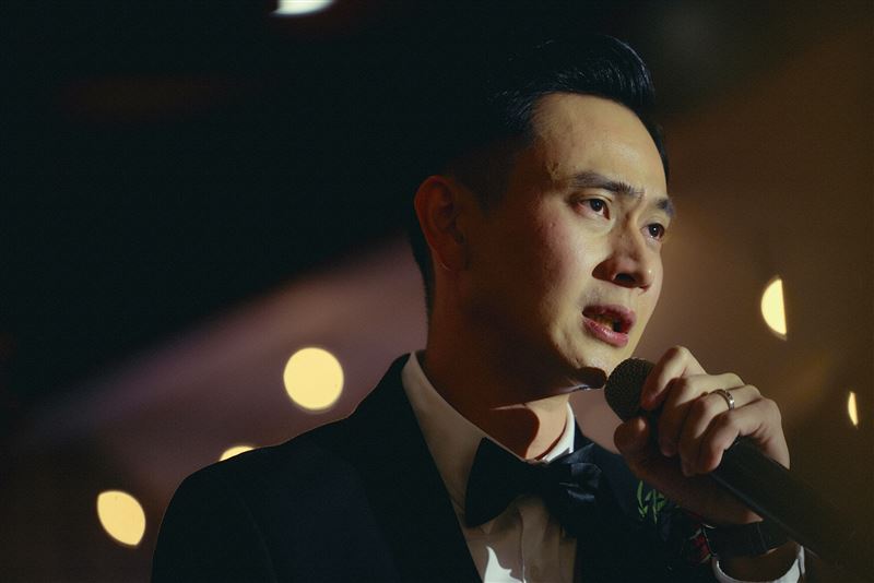 劉冠廷崩潰「沒一場婚禮是屬於我們的」道出許多新人結婚心聲。（圖／水花電影提供）