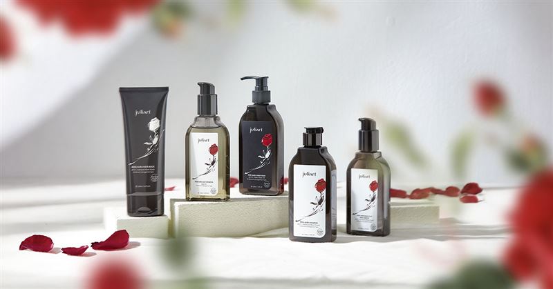 juliArt覺亞推出全方位髮質修護五步驟，依序由內而外滋潤調理，從清潔到造型前後完整呵護髮絲，維持柔亮狀態。（圖／品牌業者提供）