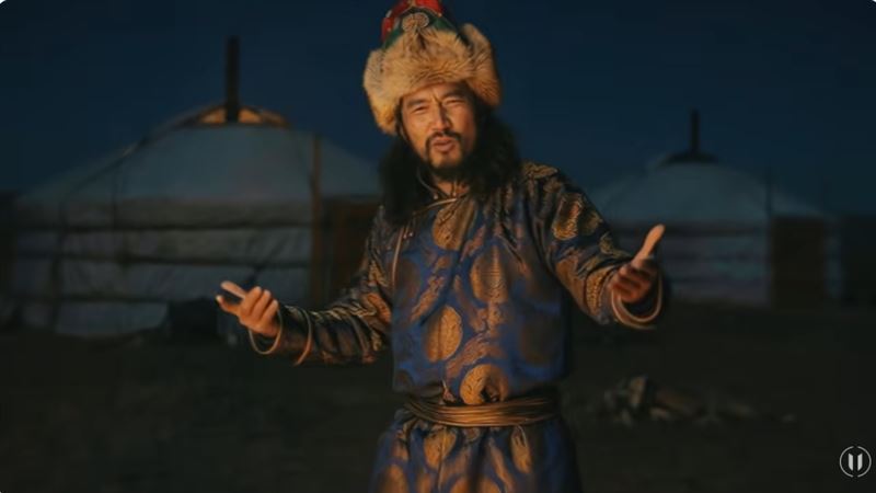 經典歌曲《耶誕鈴聲》（Jingle Bells）被改成「蒙古風」夜店舞曲結果暴紅。（圖／翻攝自IG @ummetozcan）