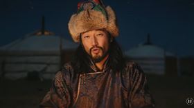 土耳其裔荷蘭DJ奧斯坎（Ummet Ozcan）突發奇想，將經典歌曲《耶誕鈴聲》（Jingle Bells）改成「蒙古風」夜店舞曲結果暴紅。（圖／翻攝自IG @ummetozcan）