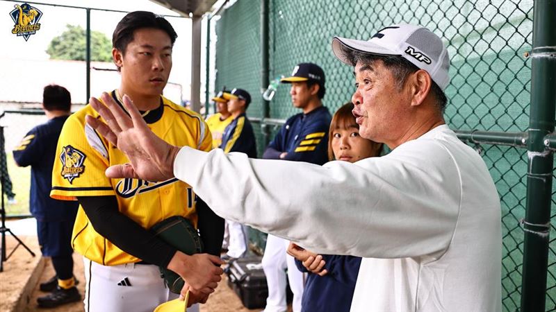 中信兄弟今年2月春訓，曾邀請工藤公康擔任客座投手教練（圖／中信兄弟提供）