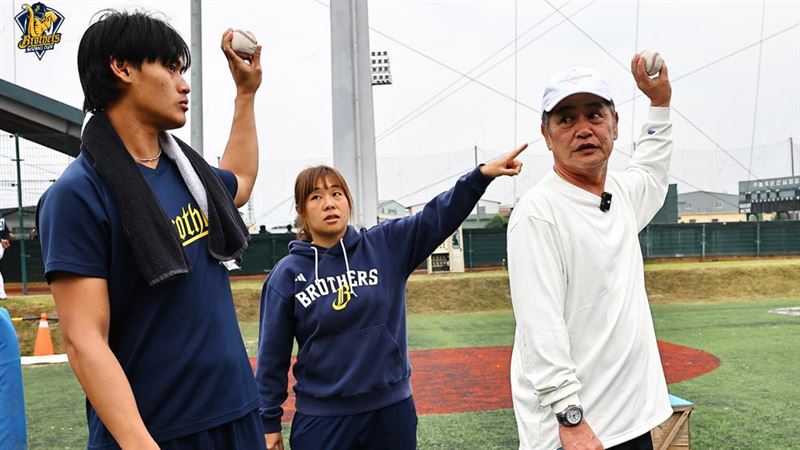 中信兄弟今年2月春訓，曾邀請工藤公康擔任客座投手教練（圖／中信兄弟提供）