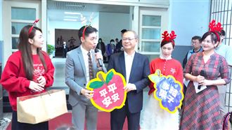 聖誕送暖！宋逸民、陳維齡報佳音祝福警察