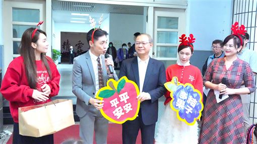 聖誕送暖！宋逸民、陳維齡報佳音祝福警察