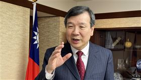李逸洋：台灣挺日不手軟近期中國限制赴日旅遊、暫停日本水產品進口，意圖對日本形成經濟壓力。在此背景下，台日兩國長期建立的互助情誼更顯珍貴。駐日代表李逸洋接受中央社專訪指出，台日關係一向緊密可貴，雙方在災害與疫情中的互相支援，使兩國社會累積了深厚信任。中央社記者戴雅真東京攝　114年12月15日