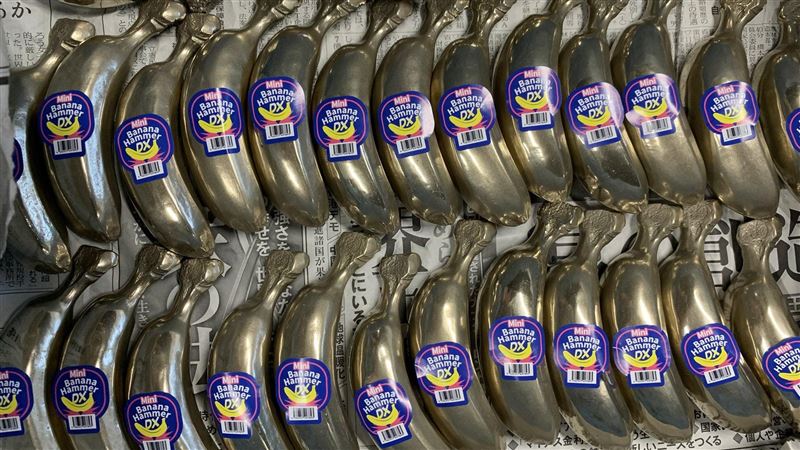 IRON FACTORY IKEDA發文表示，台灣人在聖誕節期間買了1500根「鋼鐵香蕉」。（圖／翻攝自X @IRON_IKEDA）