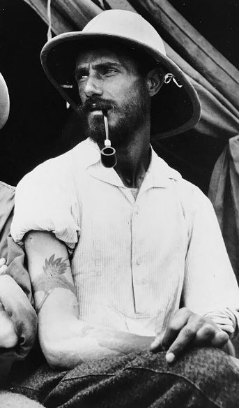 第二次世界大戰後，在法屬印度支那的越盟和後來的北越人民軍，繼承了前法國殖民時期的木髓帽並普遍採用。（圖／翻攝自維基百科）