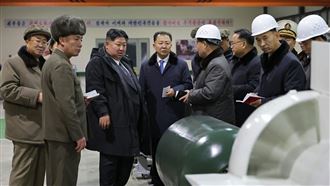 戰力再升級！金正恩攜愛女視察核動力潛艇
