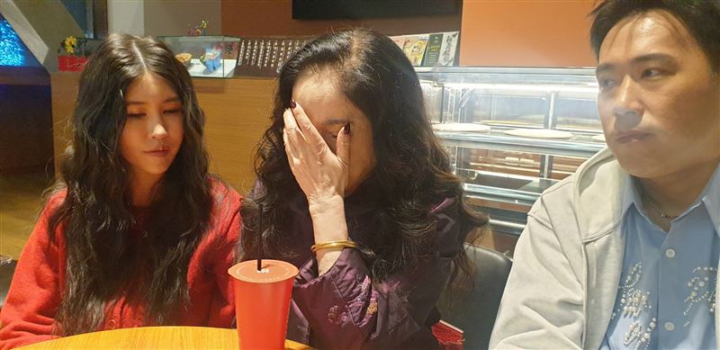 李亞萍談到余苑綺跟外孫，忍不住痛哭。（圖／記者蔡維歆攝影）