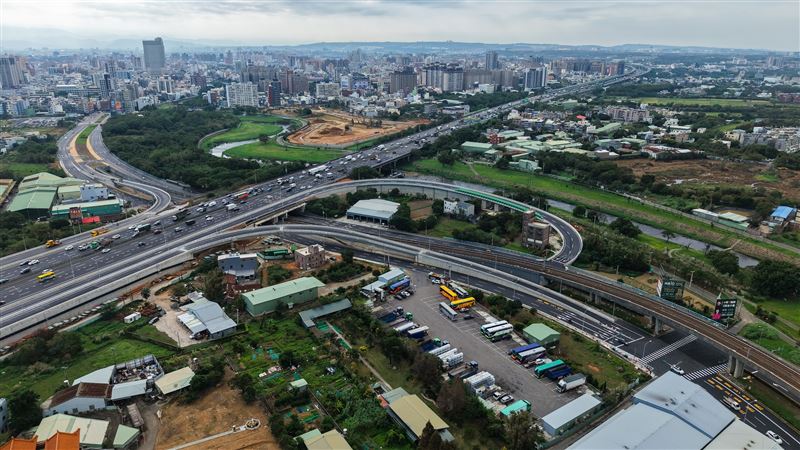 中豐交流道完工明(26)上午6時正式通車。（圖／高公局提供）