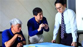 三地集團新任董事長鍾育霖（右）宣布集團重組，由專業經理人打造永續競爭力。（三地集團提供）