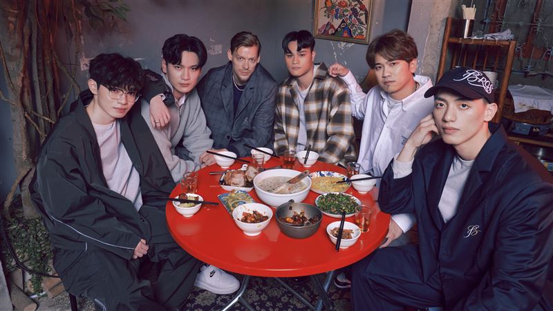 中信育樂旗下「三兄弟」聯名臺灣第一選貨品牌plain-me。（圖／中信特攻提供）