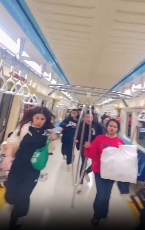 混亂中，傳出一名7旬婦摔傷送醫。（圖／翻攝自Threads @hcw0928）