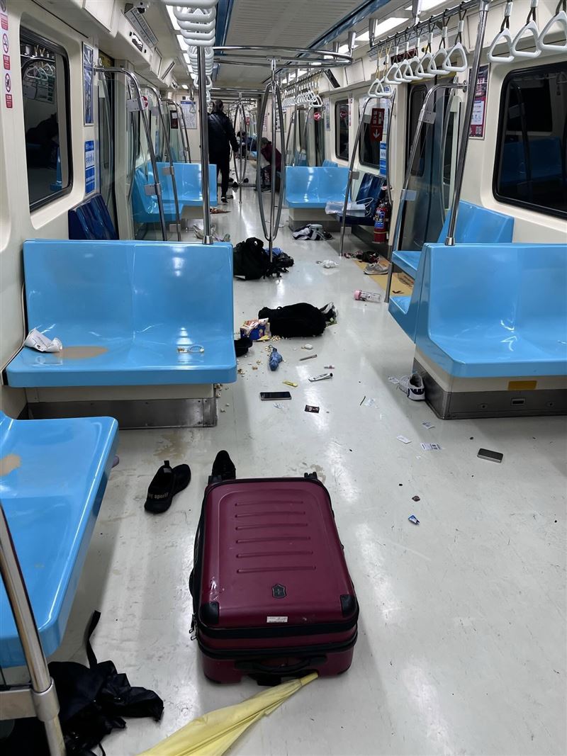 台北捷運北門站發生乘客在車廂內奔逃事件。（圖／翻攝自Threads @ying114）