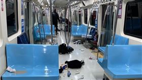 台北捷運北門站發生乘客在車廂內奔逃事件。（圖／翻攝自Threads @ying114）