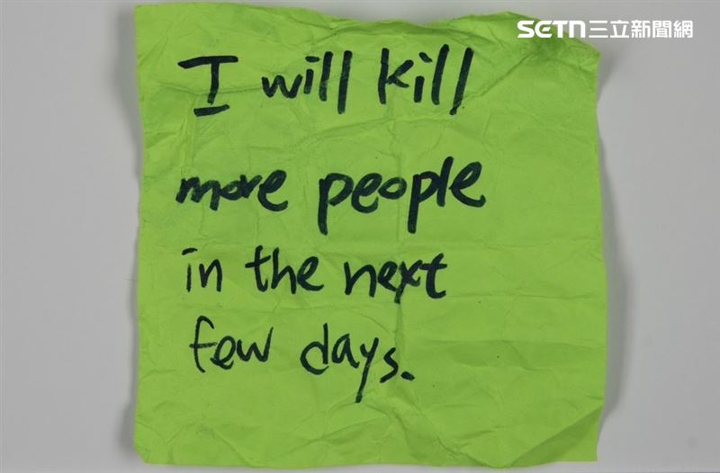 民眾在誠品南西店門口柱子上發現1張恐嚇紙條。（圖／翻攝畫面）