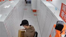 張文犯案前曾向台中一家化工行網購許多原料，警方研判他疑似為了製造殺傷力強大的凝固汽油彈。（警方提供）