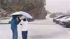 最強冷氣團，合歡山下冰雹，冰霰，鏟雪車(圖／松雪樓提供)