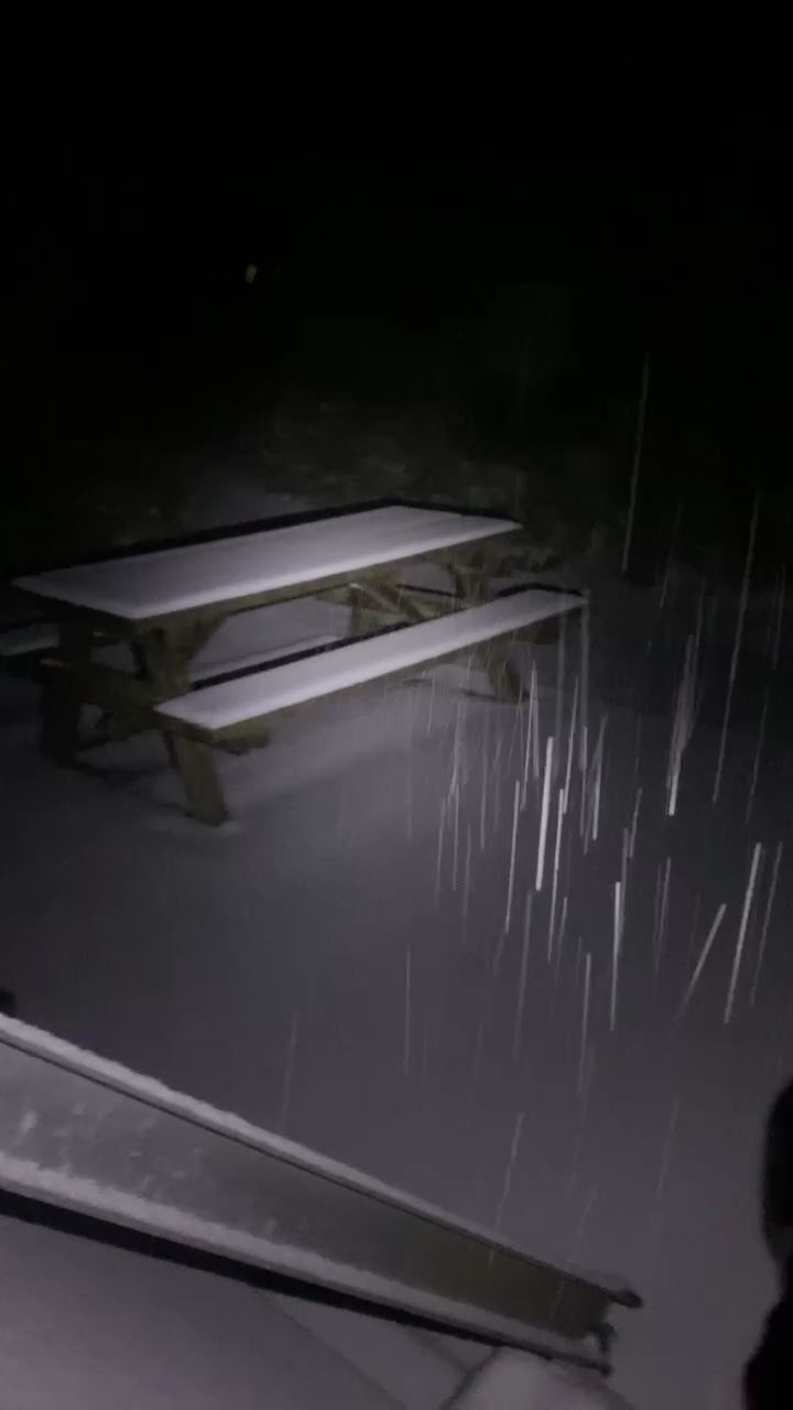 山區從昨晚開始持續降雪。（圖／布農卡里不灣登山社白玉清提供）