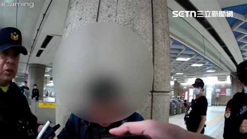 搭捷運弄丟悠遊卡　醉翁亂揮雨傘破壞閘門