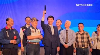 謝龍介舉槍造勢　周玉蔻氣炸：是有多蠢？