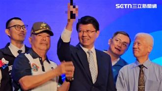 謝龍介舉槍造勢　周軒怒：誰在鼓吹暴力？