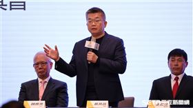 徐若熙加盟日職福岡軟銀鷹記者會，中職會長蔡其昌分享經典賽資格賽徐若熙的小故事。（圖／記者劉彥池攝影）