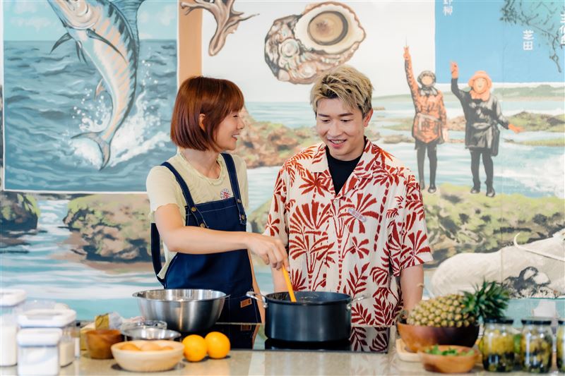 甜點擔當莎莎（左）犯下離譜錯誤。（圖／好看娛樂提供）