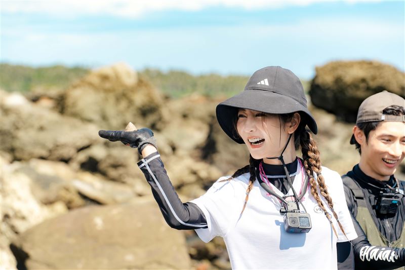 曾莞婷「鑲金」現身廚房大亂。（圖／好看娛樂提供）