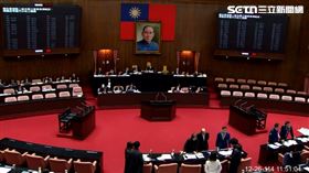 藍白啟動總統賴清德彈劾案程序，院會上以贊成60人、反對51人、棄權0人，提案通過。（圖／翻攝畫面）