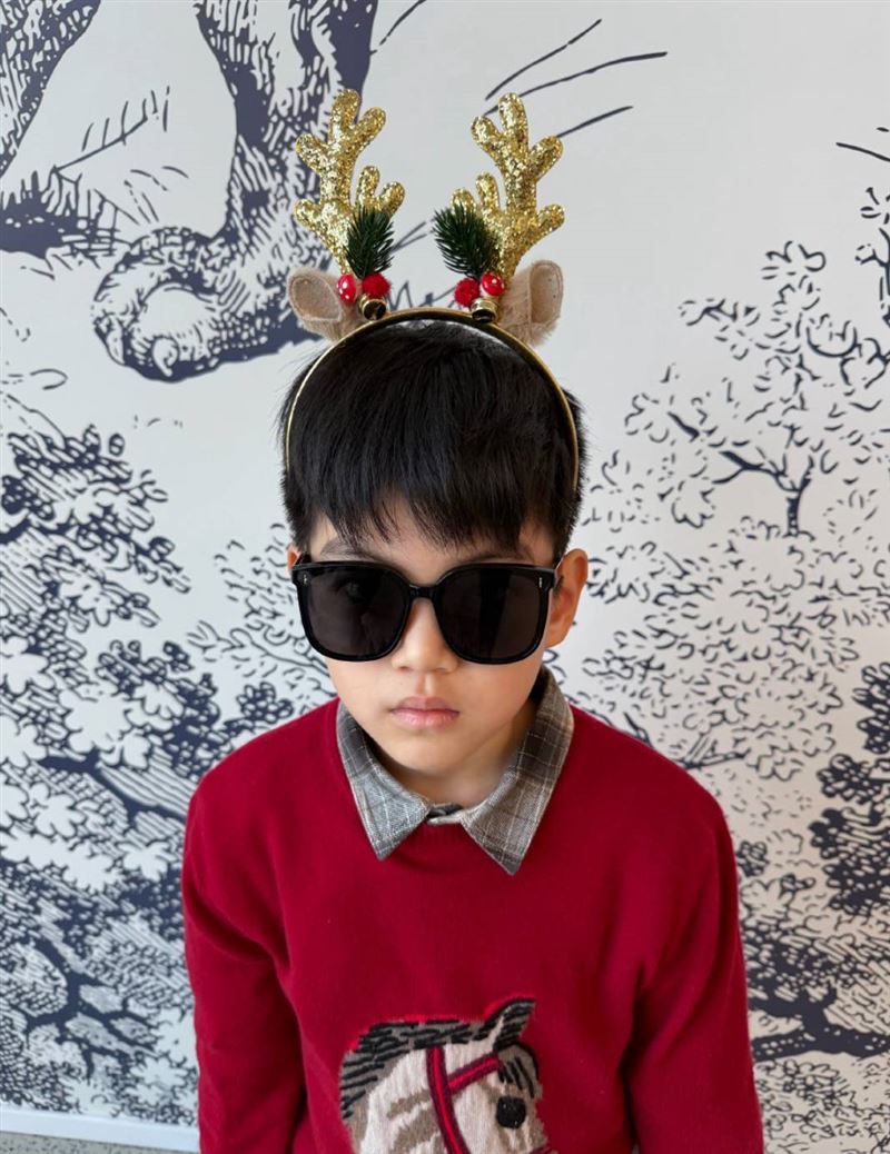 陳妍希9歲兒子罕見露面。（圖／翻攝自微博）