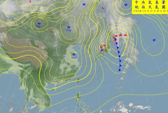薛皓天表示，週末冷氣團將減弱，各地氣溫略回升。（圖／翻攝自中央氣象署）