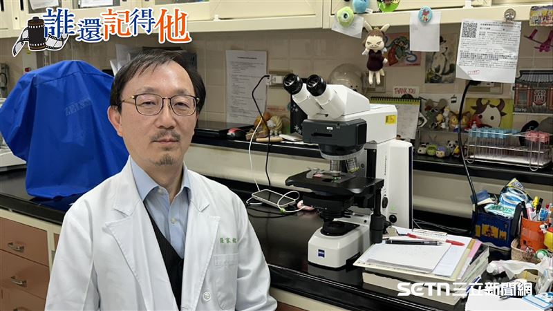 張家銘醫師指出,反覆酒駕者可能正深受「酒精使用疾患」之苦。大腦基因決定了他們對酒精的反應:有人因獎賞系統變異更易迷戀喝酒的「爽感」,有人則因控制基因失靈,在壓力下難以自律。張醫師強調,處罰若不配合醫療干預,只是延後問題。(圖/記者張雅筑攝)