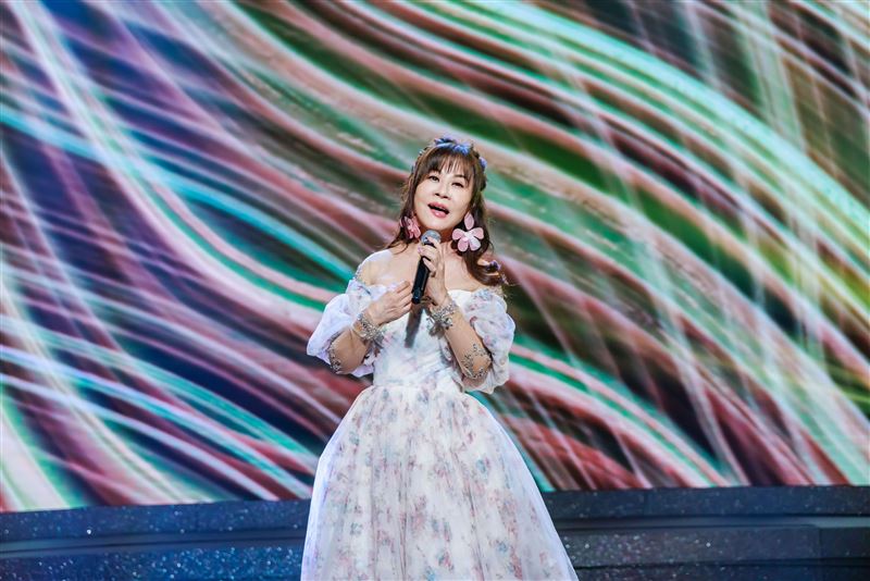 龍千玉上節目開唱。（圖／電視台提供）