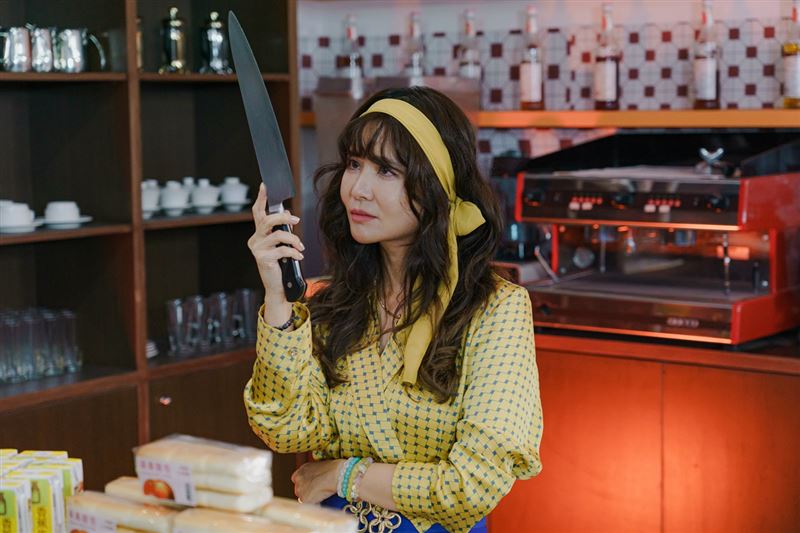 吳怡霈飾演掌控車手金流的大姊頭。（圖／小公視提供）