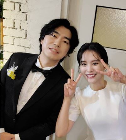 韓國男星李施彥2021年與女演員徐智勝結婚。（圖／翻攝自IG）