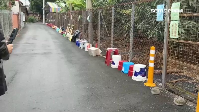 紫南宮外已經排起長長椅子