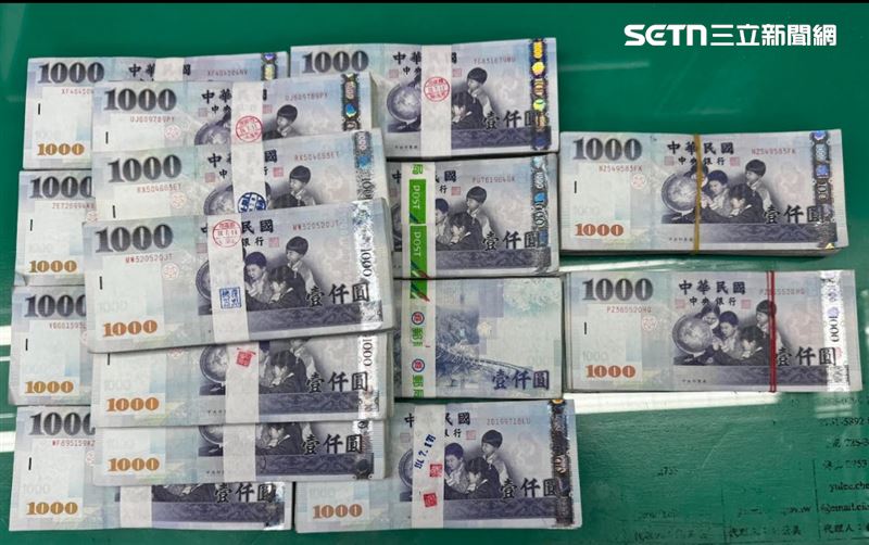 檢警循線拘提巧女等4人到案,並查扣保時捷豪車、現金、不動產等財物。(圖/翻攝畫面)