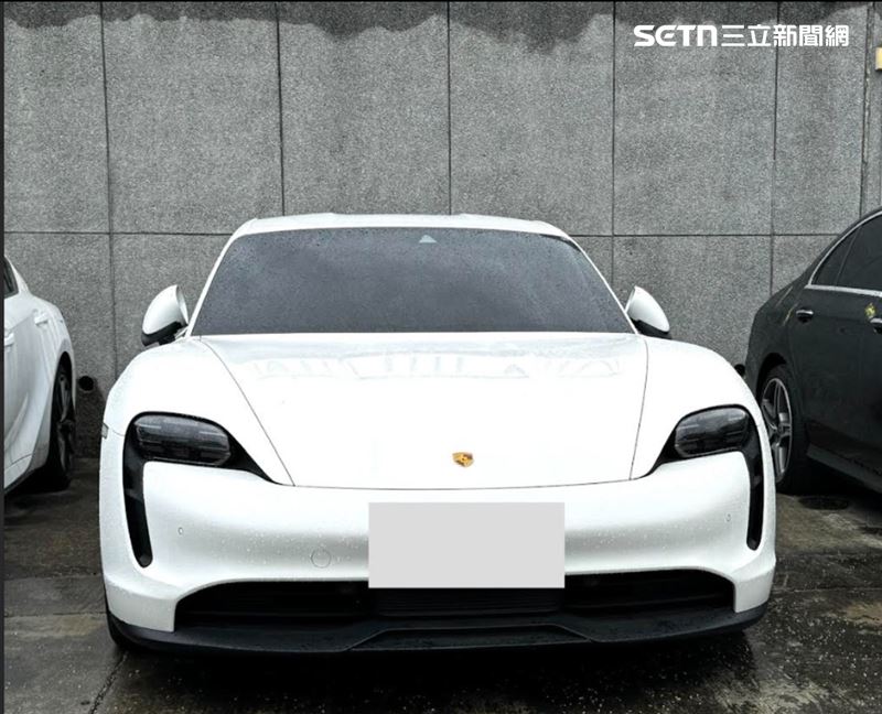 檢警循線拘提巧女等4人到案,並查扣保時捷豪車、現金、不動產等財物。(圖/翻攝畫面)