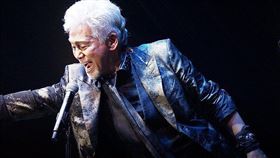 日本殿堂級歌手玉置浩二驚傳身體亮紅燈。（圖／翻攝自日網）