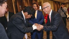 味全龍和軟銀簽下3年合作協議。（圖／味全龍提供） 