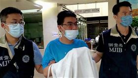 扯鈴教練魯紀賢（中）涉共諜案。（中央社檔案照片）