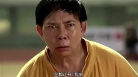 周星馳電影中的經典綠葉之一黃一飛，近日罕見受訪，談及近況與未來動向，也讓影迷重新想起那段港片黃金年代。（圖／翻攝自網路）