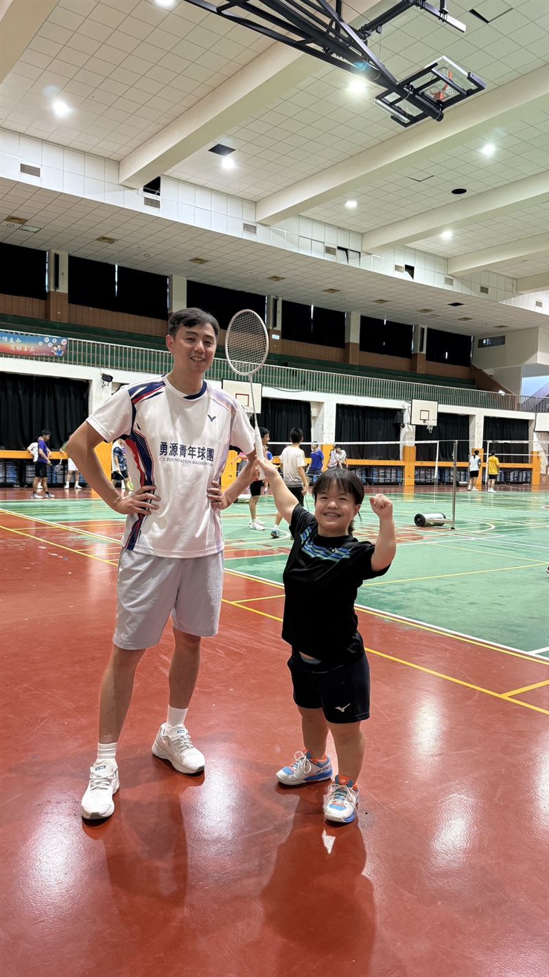 鄭竣逸是帕拉羽球國手吳于嫣的指導教練長期陪伴選手走過訓練與競賽的每一個階段