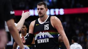 聖誕大戰約基奇（Nikola Jokic）繳出56分、16籃板、15助攻的超離譜大三元。（圖／路透社／達志影像）