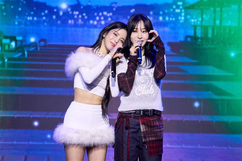 玟星(右)曝與頌樂(左)將私下規劃台北小旅行。（圖／DJB X FU Entertainment提供）