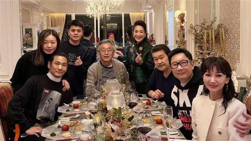 71歲趙雅芝傳婚變　港媒抓包聚會上1舉動