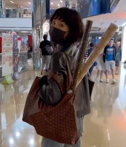 張曼玉偏好白色、卡其或棕色系造型，線條簡潔、配色克制，不僅隱藏年齡，更彰顯強大氣場。（圖／翻攝自網路）